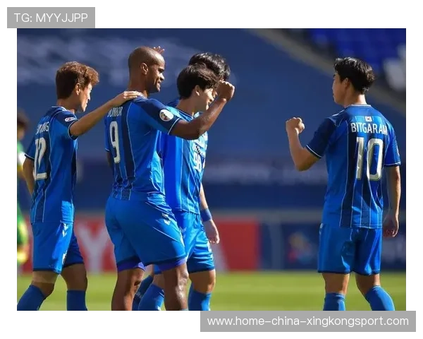 成都蓉城在对手高压下打出漂亮的推进组合 成都蓉城在对手高压下打出漂亮的推进组合