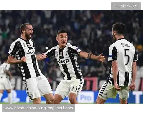 尤文图斯中前场换位带来混乱，角球后点补射建功